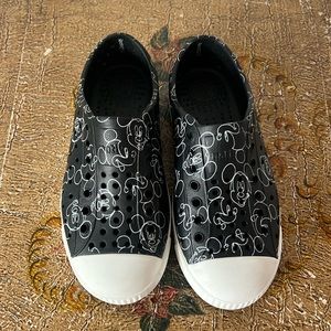 Disney Native Jefferson Size 12